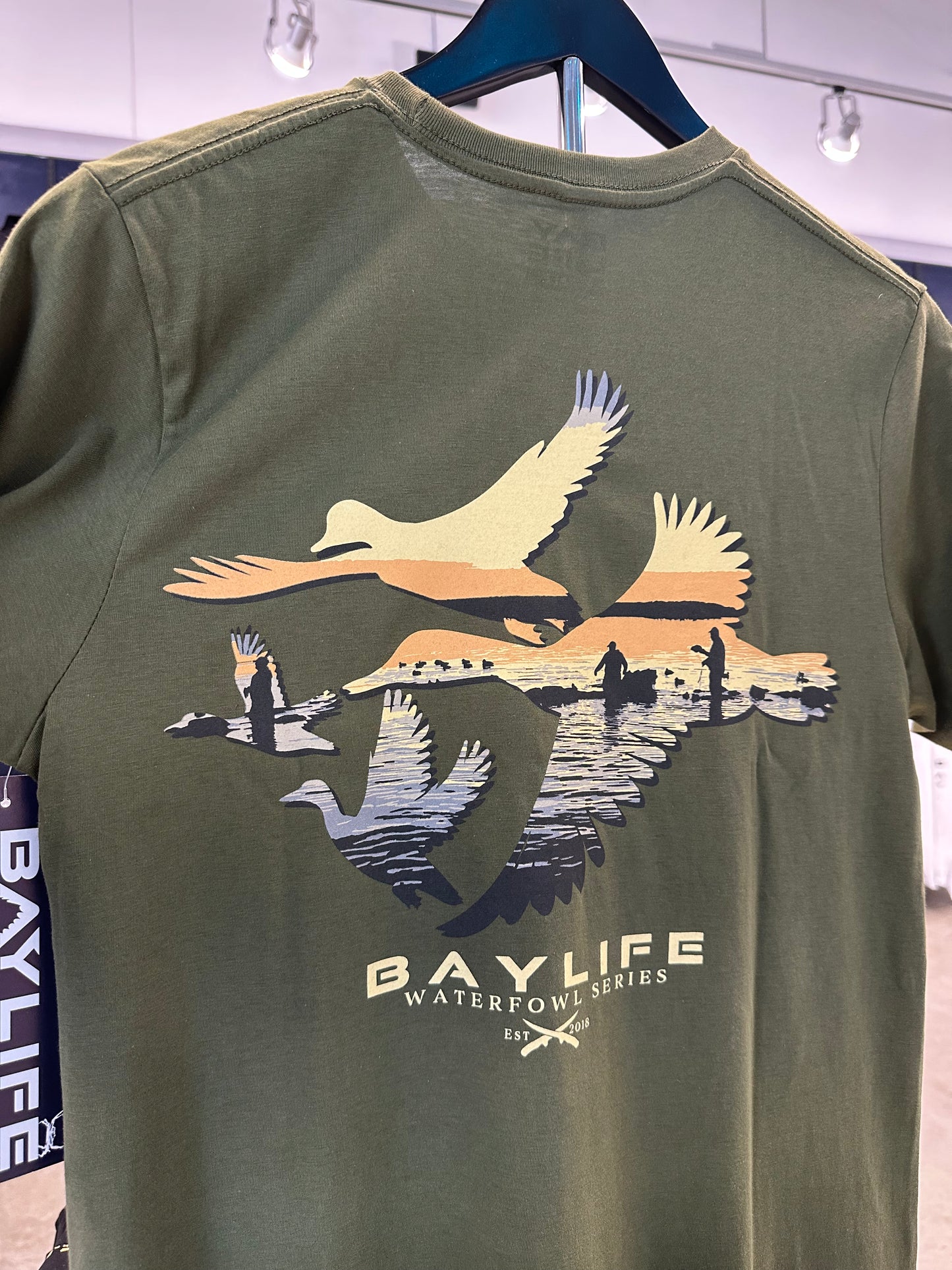 DUCKS TIL DUSK WATERFOWL SERIES PREMIUM SHORT SLEEVE SHIRT | OLIVE